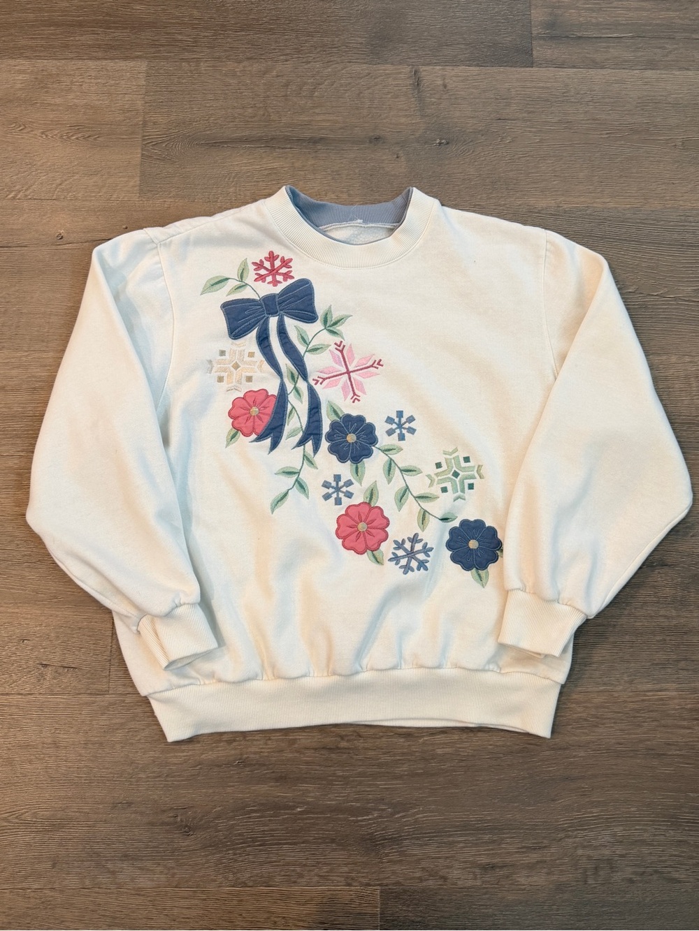 Granny core embroidered vintage 90s pullover sweatshirt floral bow